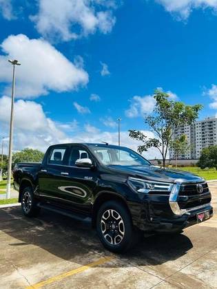 TOYOTA HILUX 2.8 D-4D TURBO DIESEL CD CONQUEST 4X4 AUTOMÁTICO TOYOTA HILUX 2.8 D-4D TURBO DIESEL CD CONQUEST 4X4 AUTOMÁTICO